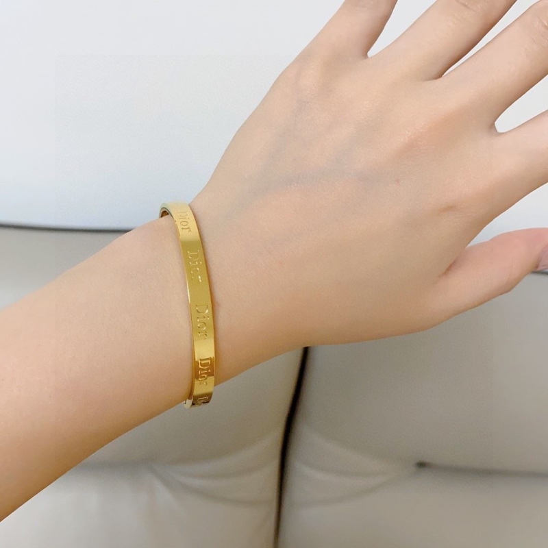 ch**an D*or bracelets